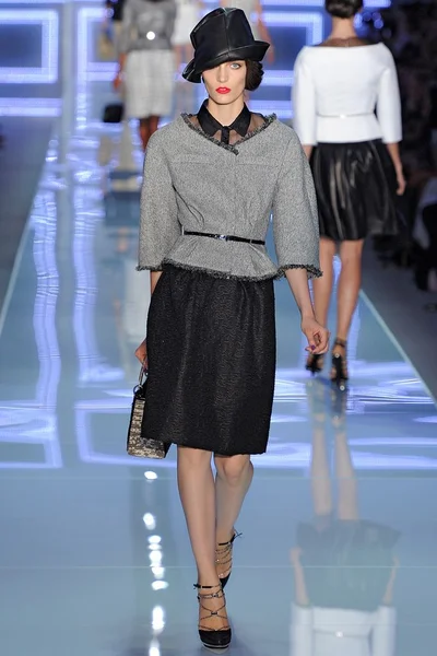 Look 10